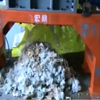 垃圾破碎机破碎木头棉被塑料等现场实拍